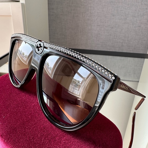 New! Authentic Gucci Crystal frame sunglasses - Picture 3 of 12